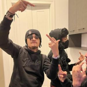 Dengarkan lagu Bidness (feat. Summrs, Br!sk & Dj Ob1) (Explicit) (feat. Summrs, Br!sk & Dj Ob1|Explicit) nyanyian Slump Audios dengan lirik