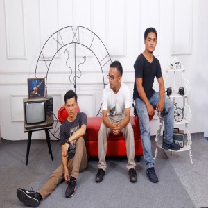Dengarkan lagu Biarkan Berlalu nyanyian Djail Band dengan lirik