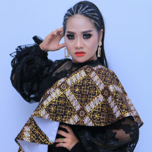 Listen to Wong Lanang Sunate Larang song with lyrics from Susy Arzetty