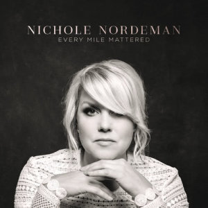 收聽Nichole Nordeman的Slow Down歌詞歌曲