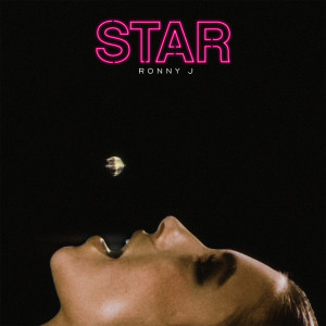 ดาวน์โหลดและฟังเพลง Star (Explicit) พร้อมเนื้อเพลงจาก Ronny J