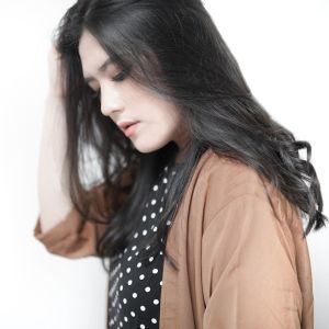 Dengarkan Bersilat Lidah lagu dari Geby Stella dengan lirik