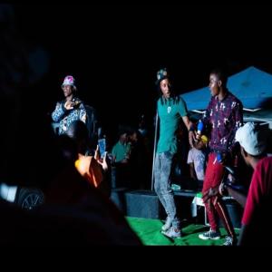 Dengarkan izinyembezi (feat. Young Killer, Cee West & max f) lagu dari K2（欧美） dengan lirik