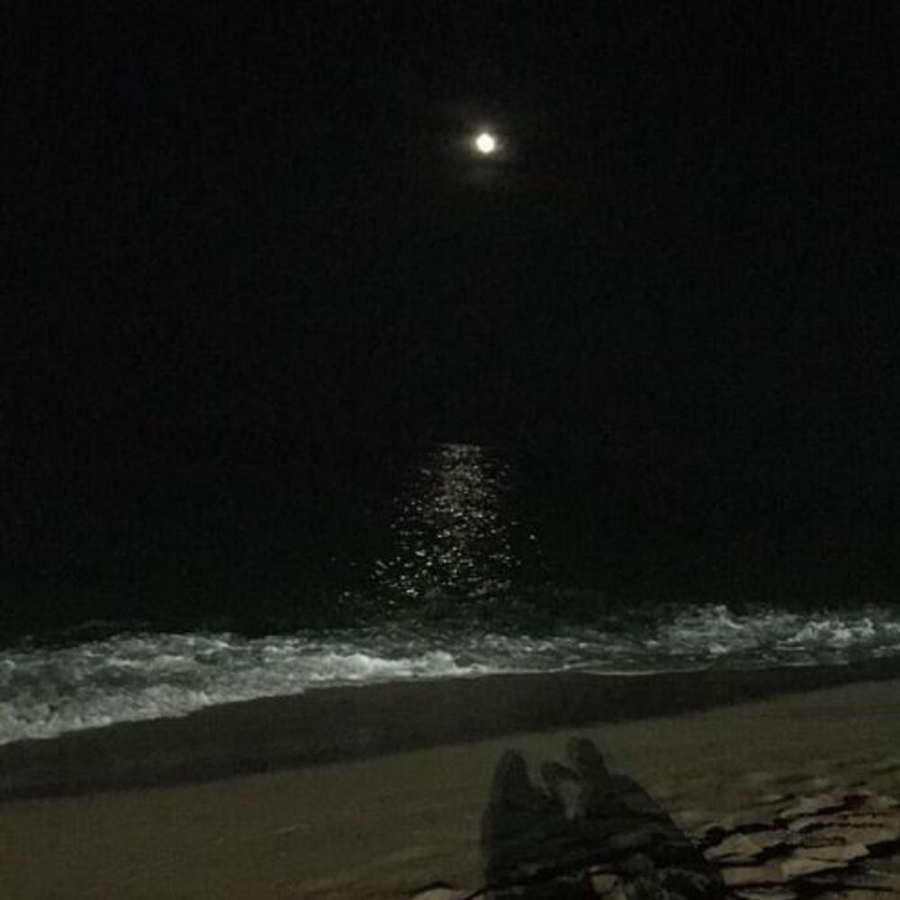 6 MOONS (Explicit)