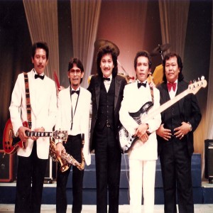 Listen to Padamu Tuhan song with lyrics from The Mercy's