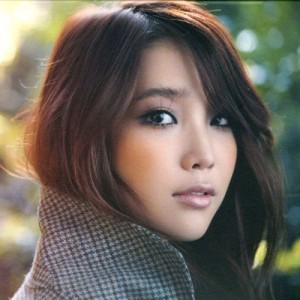 ดาวน์โหลดและฟังเพลง Scary Fairy Tale พร้อมเนื้อเพลงจาก IU