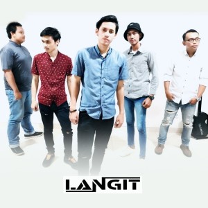 Listen to Bunga Yang Mati song with lyrics from Langit
