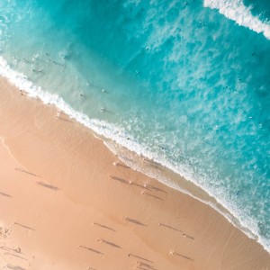 Listen to 沙滩派对（Beach Party） (完整版) song with lyrics from 张新