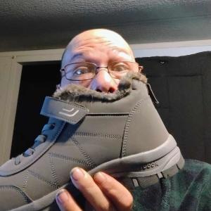 Brandon Swanger的專輯Fuzzy Sneakers (Explicit)
