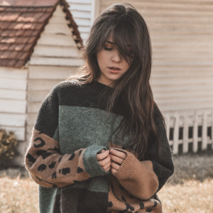 Dengarkan That Scarf lagu dari Narine Dovlatyan dengan lirik