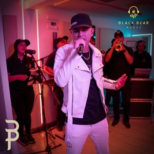 收聽Brian Puerta的A la Antigüita (En Vivo)歌詞歌曲