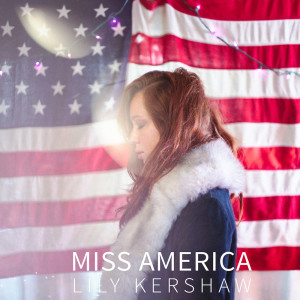 ดาวน์โหลดและฟังเพลง Miss America พร้อมเนื้อเพลงจาก Lily Kershaw