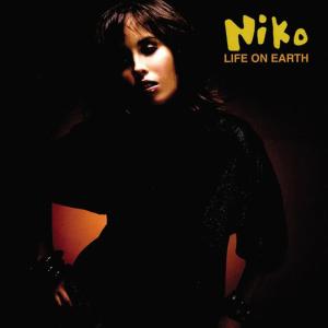 ดาวน์โหลดและฟังเพลง Let Me Go พร้อมเนื้อเพลงจาก Niko