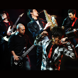 ดาวน์โหลดและฟังเพลง Cinta Yang T'lah Pergi พร้อมเนื้อเพลงจาก Colafloat
