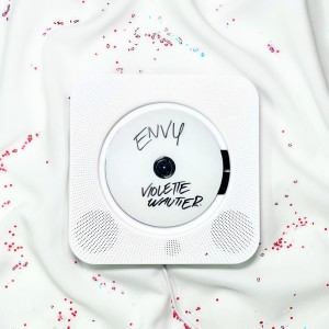 收聽วี วิโอเลต วอเทียร์的ENVY歌詞歌曲