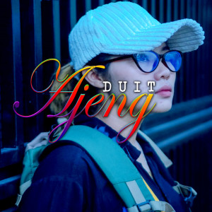 Dengarkan Duit lagu dari Ajeng dengan lirik