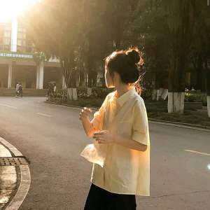 Dengarkan 享受生活给的挫折 lagu dari AKA小健 dengan lirik