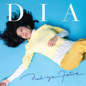 ดาวน์โหลดและฟังเพลง Dia พร้อมเนื้อเพลงจาก Nadya Fatira