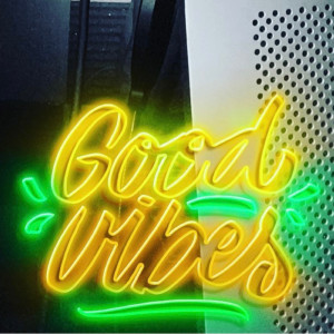 Dengarkan lagu Ride This Wave (Explicit) nyanyian Wolfee dengan lirik