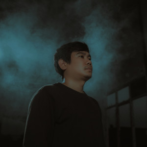 Dengarkan Kisah Yang Sama lagu dari Amat dengan lirik