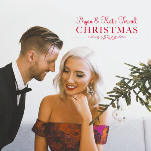 ดาวน์โหลดและฟังเพลง Hark The Herald / O Come Let Us Adore Him พร้อมเนื้อเพลงจาก Bryan & Katie Torwalt