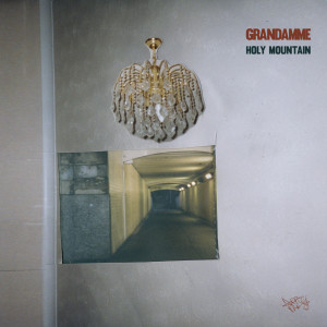 收聽Grandamme的Love Hurts歌詞歌曲