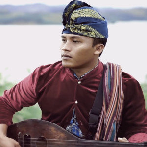 Dengarkan Tinjot Ate lagu dari Azhami dengan lirik