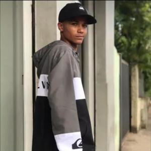 ดาวน์โหลดและฟังเพลง Elas Joga พร้อมเนื้อเพลงจาก DJ JH QUERIDÃO