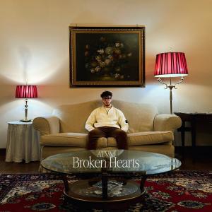 ดาวน์โหลดและฟังเพลง Broken Hearts พร้อมเนื้อเพลงจาก Atvm