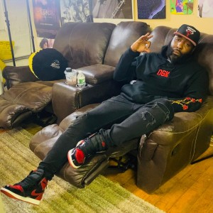 收聽ksl的Need Somebody (feat. Drey Armani) (Explicit)歌詞歌曲