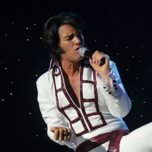 ดาวน์โหลดและฟังเพลง Poor Man's Gold พร้อมเนื้อเพลงจาก Pete Storm