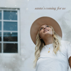 ดาวน์โหลดและฟังเพลง Santa's Coming for Us พร้อมเนื้อเพลงจาก Maggie James