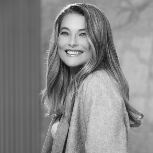 Listen to Я повернулась song with lyrics from Anna Khanina