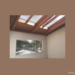 ดาวน์โหลดและฟังเพลง Fading พร้อมเนื้อเพลงจาก Saint Tomorrow