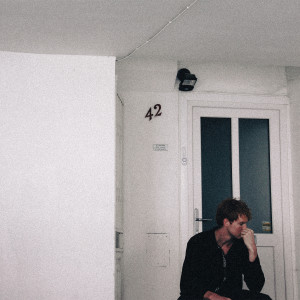 ดาวน์โหลดและฟังเพลง Lights Down (feat. KOATES) พร้อมเนื้อเพลงจาก Dan Whitlam