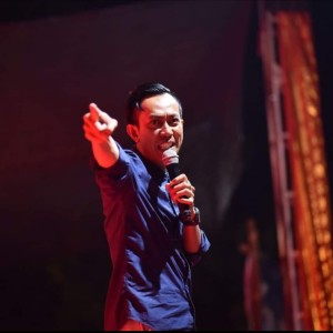 Dengarkan UYAK UTANG lagu dari AA Raka Sidan dengan lirik