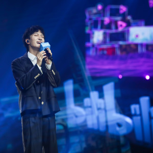 ดาวน์โหลดและฟังเพลง 起风了 พร้อมเนื้อเพลงจาก Zhou Shen