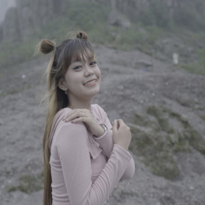 Dengarkan Gulu Pedot lagu dari Esa Risty dengan lirik