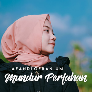 Listen to Mundur Perlahan song with lyrics from Afandi Geranium