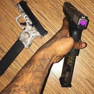 收聽DJ Saha的Glock (feat. Mc Theuzyn & Young Spit) (Explicit)歌詞歌曲