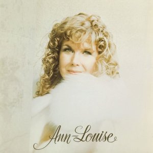 ดาวน์โหลดและฟังเพลง Le พร้อมเนื้อเพลงจาก Ann-Louise Hanson