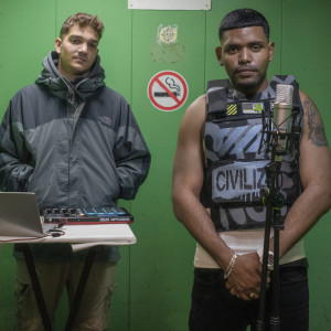 ดาวน์โหลดและฟังเพลง Mala (Piso 2) พร้อมเนื้อเพลงจาก Genkie