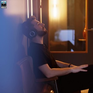 Dengarkan Tihero Asteri lagu dari Thodoris Voutsikakis dengan lirik