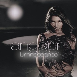 ดาวน์โหลดและฟังเพลง Saviour (Single Version) พร้อมเนื้อเพลงจาก 安谷
