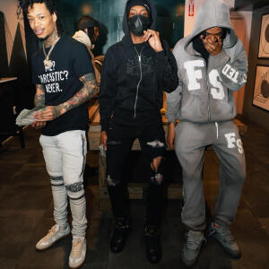 default playlist img