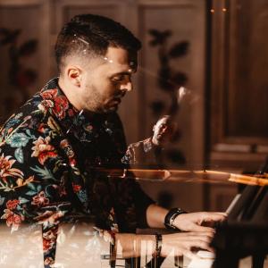 ดาวน์โหลดและฟังเพลง Merri sytë e mi พร้อมเนื้อเพลงจาก Korab Shaqiri