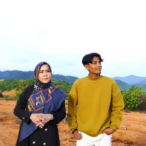 Dengarkan lagu Denai Taseso nyanyian Rayola dengan lirik