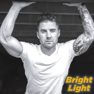 Dengarkan Bright Light lagu dari Hunter Masters dengan lirik